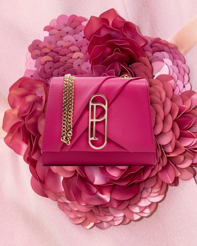 Couture S fucsia: un diseño que enlaza la tradición de la Casa Pertegaz con la modernidad,