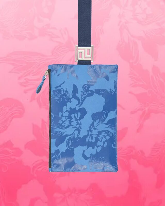 Paraguas de diseño compacto. Su práctico y original estuche te permitirá tenerlos siempre a mano.