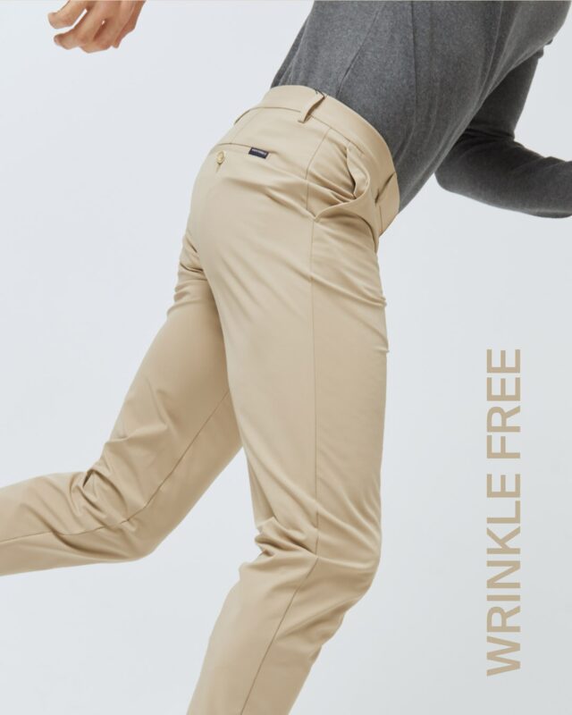 El pantalón ACTIVE TECH se puede guardar en espacios muy reducidos, recuperando su aspecto habitual una vez colgado.