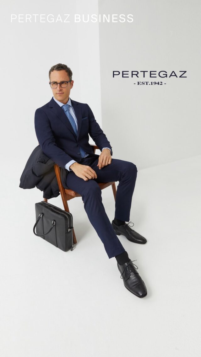 PERTEGAZ BUSINESS
Relaxed elegance: Un ajuste impecable para proyectar una presencia sólida y elegante en cualquier entorno laboral.

#pertegazmen  #tradedenegocios #estiloejecutivo #modahombre #lookprofesional #elegancia #businessstyle #businesswear