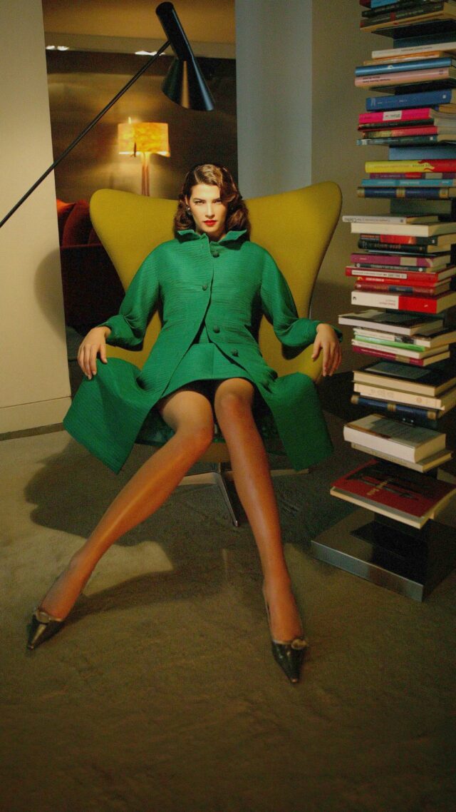 Abrigo y vestido en tafetán de seda verde. 1978. #manuelpertegaz