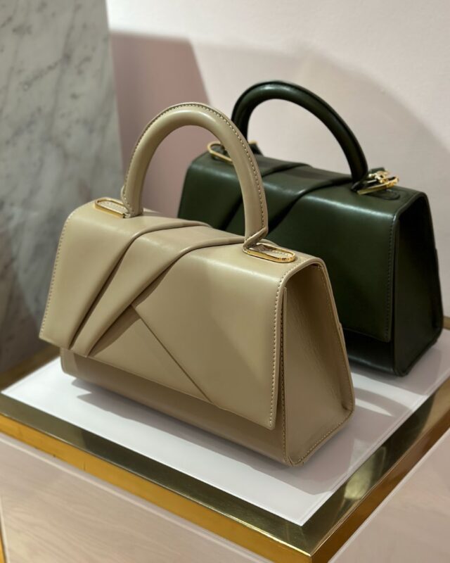 Un bolso #Pertegaz no es solo un #bolso. Es una historia que llevas contigo. 

En un mundo de producción masiva, nuestros bolsos de piel están creados uno a uno, con dedicación, precisión y pasión por el detalle.