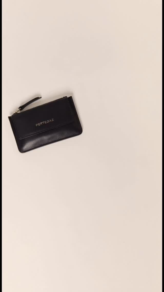 Accesorios para quienes valoran la calidad, la durabilidad y los detalles bien hechos. Cada pieza combina artesanía tradicional con un diseño moderno.