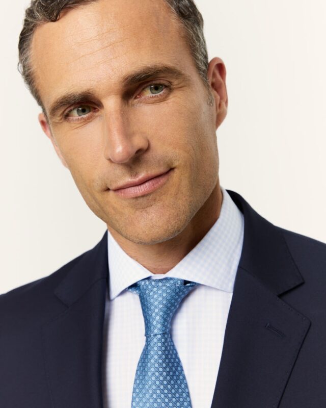 FORMAL BUSSINES
Contemporánea y desestructurada. La línea más sobria y elegante de PERTEGAZ.