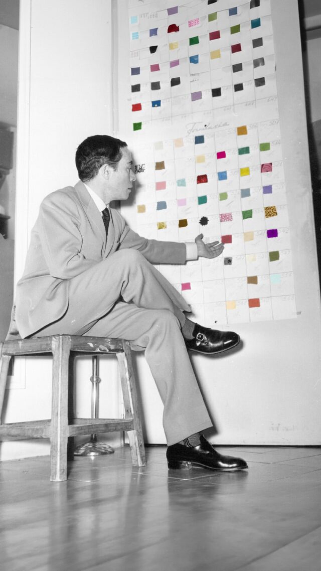 #ManuelPertegaz no solía expresarse mucho con palabras, sino a través de sus creaciones, donde el color jugaba un papel fundamental para definir la elegancia y la sofisticación.